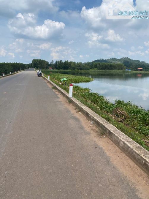 Đất nghỉ dưỡng 1000m² góc 2 mặt tiền có suối gần hồ Núi Le xã Xuân Lộc 26 m MT bê tông