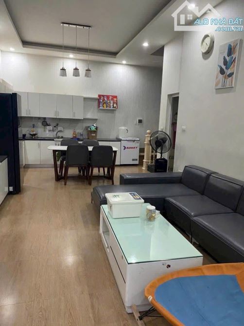 10 TRIỆU 🏡 CHO THUÊ NHÀ NGUYÊN CĂN – NGÕ 95 PHỐ VŨ XUÂN THIỀU, SÀI ĐỒNG 🚗 VỈA HÈ – Ô TÔ