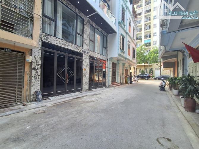 Phân lô ô tô vào nhà gần Phùng Chí Kiên. 60m2, 6 tầng, mặt tiền 5.5m, thang máy. Giá 26.8
