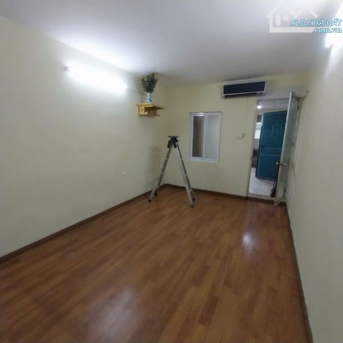 Tập thể Nguyên bản Nguyễn Chí Thanh - 75m - 3 ngủ - nhỉnh 3 tỷ