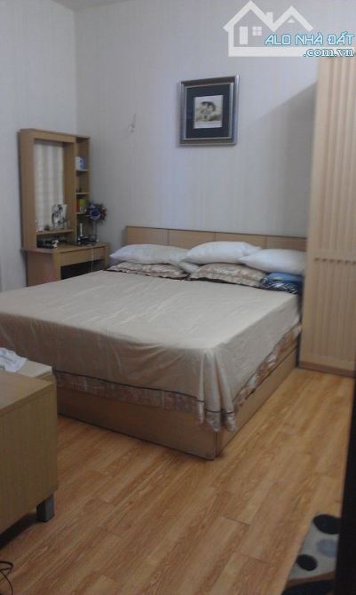 Cần cho thuê chung cư 41 thái hà, 50m² 2 PN 1wc, đầy đủ nội thất, giá 10 triệu/tháng