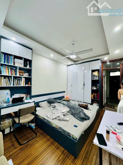 Bán nhà đ.Minh Khai, 45m2, nhà 5 tầng, 6 ngủ, gần Times city