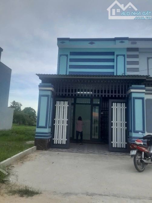 Thím 2 bán cơm cần bán gấp căn nhà ở xã Tân Phú Trung huyện Củ Chi