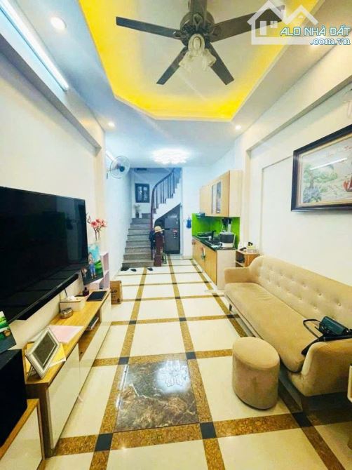 Bán nhà, còn mới, full đồ, Đội Cấn, Ba Đình, dt: 35 m2, giá 8 tỷ 900 tr