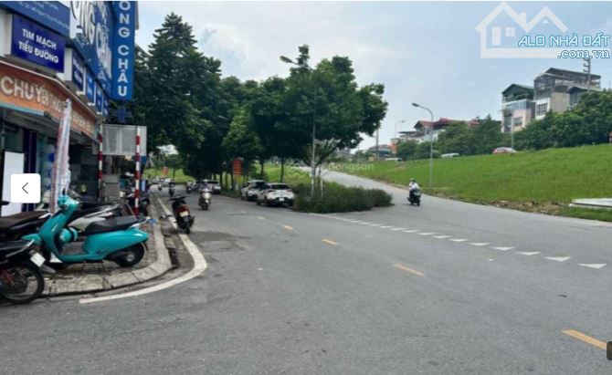 Bán căn nhà tại 140 NGỌC THỤY - vỉa hè ô tô tránh - 60m 5tầng kinh doanh - giá tốt.
