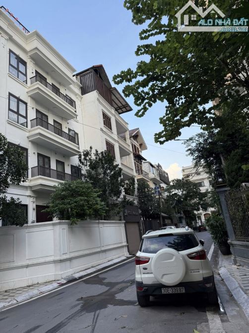 SIÊU PHẨM ĐẤT - BIỆT THỰ VƯỜN ĐÀO - KHU VIP HỒ TÂY, ĐƯỜNG Ô TÔ - PHÁP LÝ CHUẨN