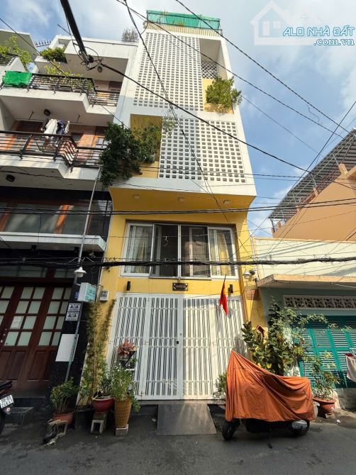 Bán nhà Huỳnh Văn Bánh hẻm 1 trực thằng Kết cấu 6 Tầng giá 16 TỶ giảm về 15 TỶ