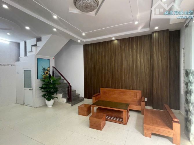 Bán nhà ngay phố Chợ Lũng Hoa Đằng Hải . Dt 40m2 xây 3,5 tầng. ( ngang 5,2m ) Ô tô vào cửa