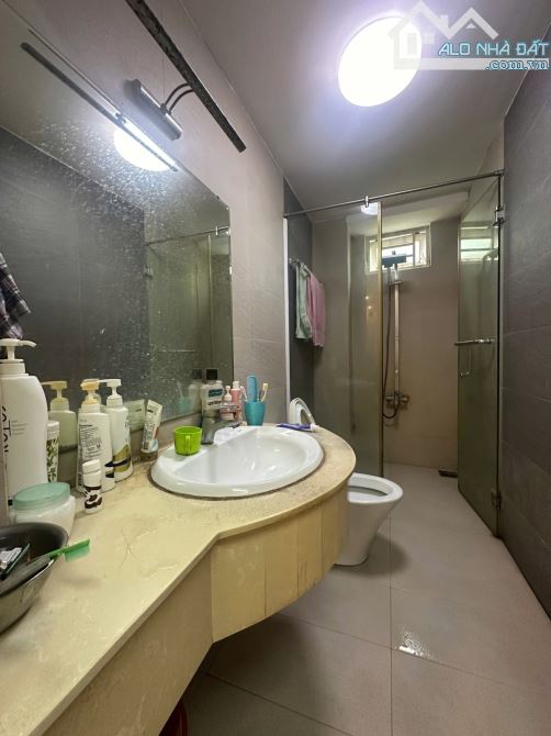 Hxh 416 Nguyễn Đình Chiểu, Quận 3, 3 lầu, sân thượng, 3 phòng ngủ