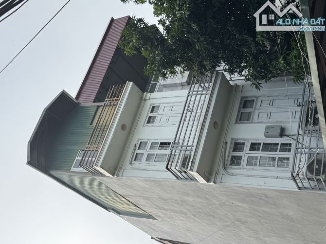Bán Nhà 4 tầng -4 ngủ -32m -6 tỉ Phú Viên Bồ Đề Long Biên