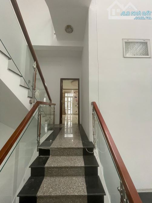 BÁN NHÀ MẶT TIỀN NGUYỄN TUYỂN – P. BÌNH TRƯNG TÂY, QUẬN 2 nhà 2 lầu đất: 199m² (ngang 6m - 4