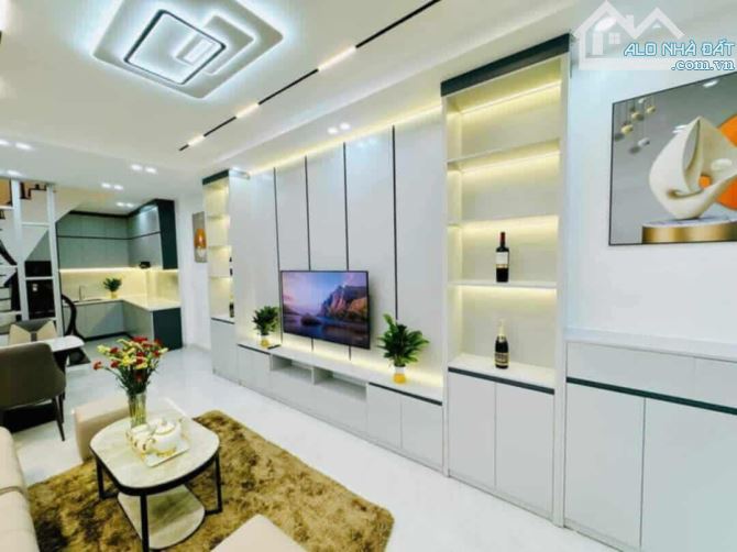Bán nhà Cổ Nhuế, DT 39m, MT 4m, tặng nội thất, lô góc, ô tô đỗ cổng, 1 nhà ra phố.