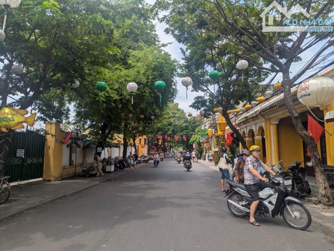 SIÊU PHẨM VILLA 3 TẦNG-MẶT TIỀN LÝ THÁI TỔ- HỘI AN