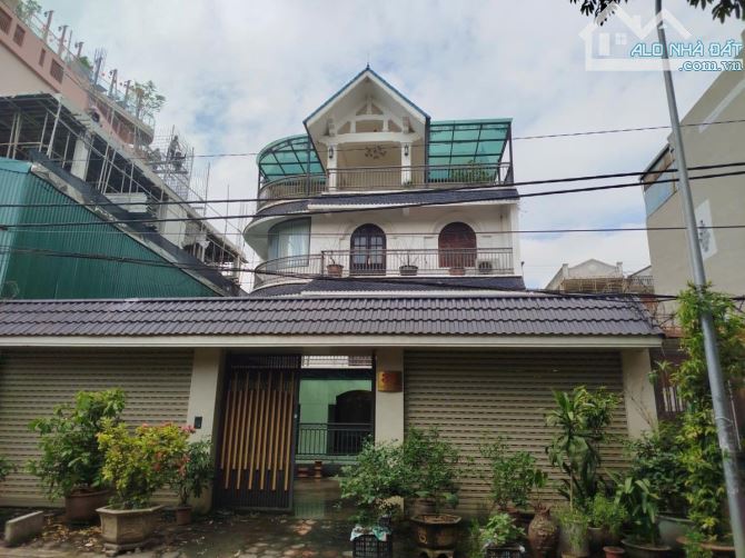 BIỆT THỰ LIỀN KỀ 256m2/4Tầng Full nội thất hiện đại thang máy nhập khẩu xịn xò