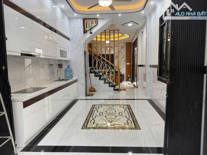 Bán nhà hẻm đẹp xe hơi Trần Quang Diệu Quận 3,DT:5x11m ,4 lầu mới giá 13.5 tỷ tl (LH KIm)