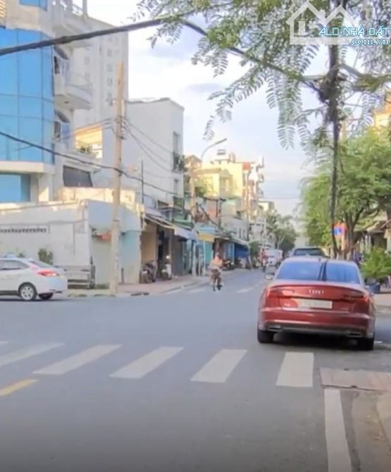 Nhà 2 MT Tùng Thiện Vương diện tích 106m - Nguyễn Quyền 5,79m x 21m Nở Hậu 8,37