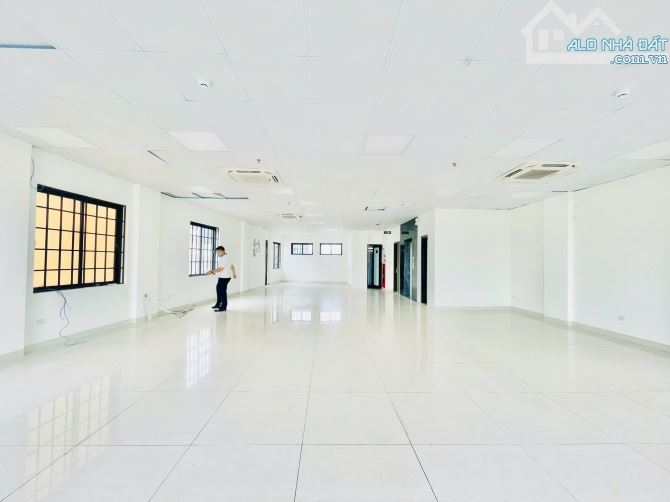 Cho Thuê Tầng 7 Riêng Biệt 145m² – Phạm Tuấn Tài, Cầu Giấy – Giá 33 Triệu/Tháng
