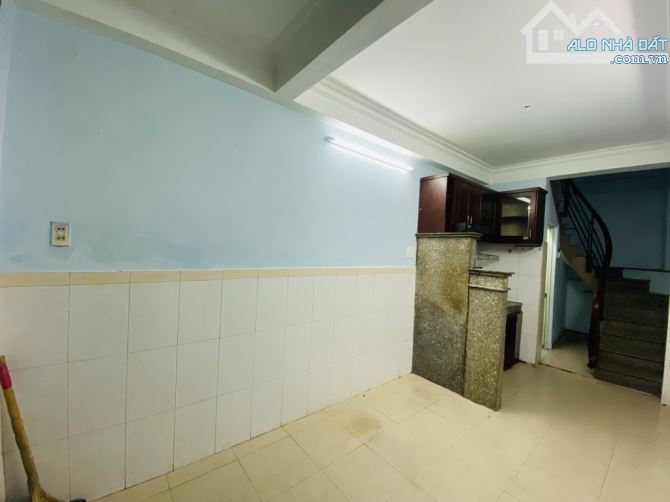 Bán nhà nhỏ xinh Lý Chính Thắng Q.3, 5 tầng, sổ vuông A4, nhỉnh 4 tỷ