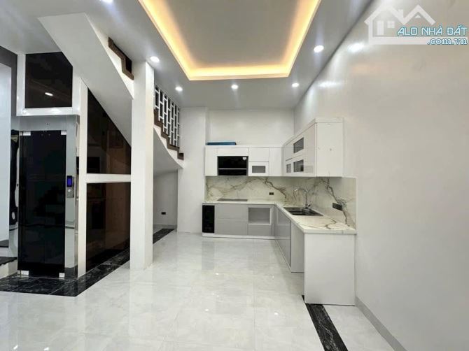 Anh Trung đang cần bán nhà 50m,5t tại Phùng Hưng,Hà Đông,t/máy, ô tô đỗ cửa chỉ 10t