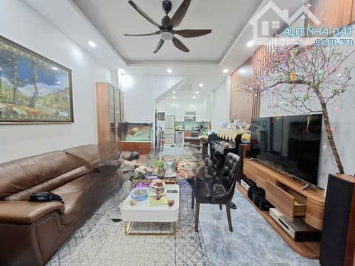 Cho Thuê nhà nguyên căn hoặc từng phòng tại Phố Phú Thuợng