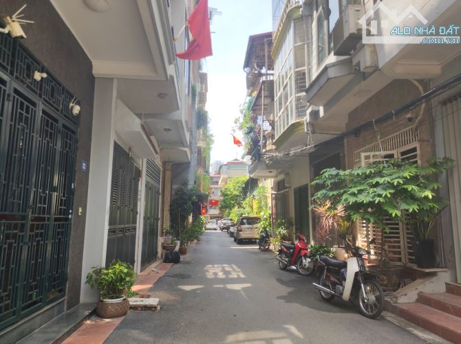 Bán gấp! Mặt phố Lương Ngọc Quyến, Văn Quán DT 61m2, 4 tầng, ô tô tránh, KD, chỉ 18.4 tỷ