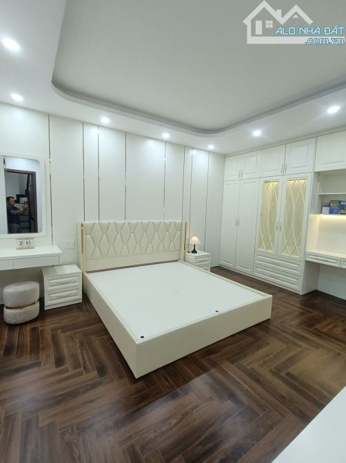 BÁN NHÀ 35M, 6 TẦNG THANG MÁY  MINH KHAI GIÁ CHỈ 9,8TY, TẶNG FULL NỘI THẤT