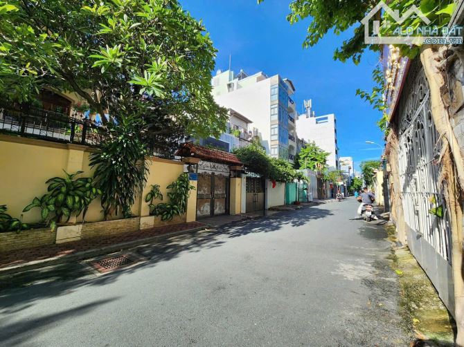 Bán biệt thự MTNB 230 đường Pasteur, P6, Q3 trệt lầu DT: 27mx25m CN: 570m2, giá 160 tỷ