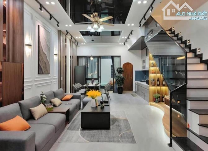 Nhà mặt tiền đường kinh doanh sầm uất gần chợ trường học giá nhỉnh 10 tỷ