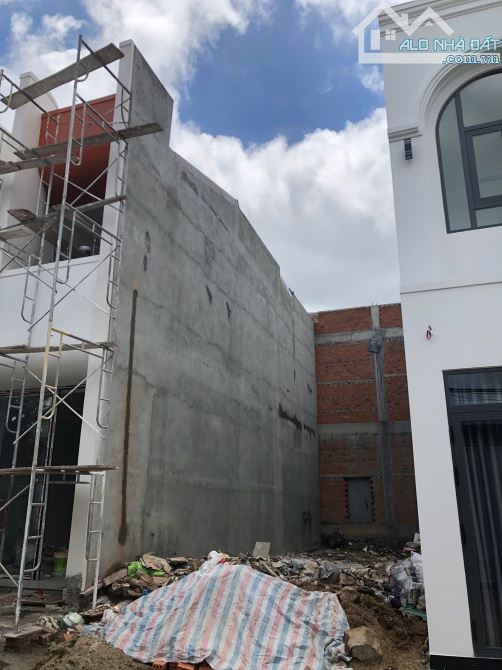 BÁN ĐẤT HẺM 175 Y MOAN - GẦN NHÀ THỜ Y MOAN. DT 4,18x17m - Tc 54m2 - HƯỚNH BẮC.