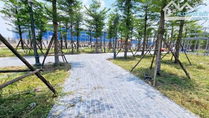 Bán Căn LK Hoàng Quốc Việt 55m  Mặt Tiền 5m