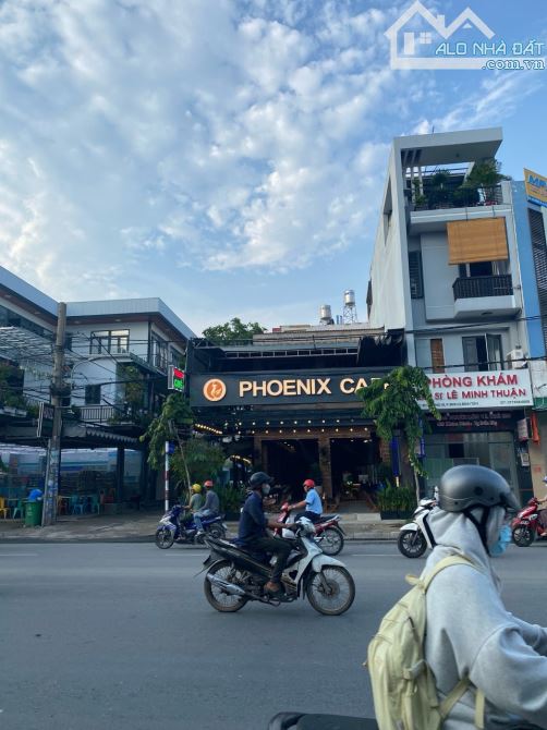 Đường Nguyễn Thái Bình 9m nở hậu 13m dài 33m 340m2 đất gồm 5 căn nhà