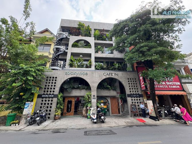 Toà nhà 14Q-14P Quốc Hương, Thảo Điền, Q2; 181m2 (12x16); 5 Tầng; HĐT 200Tr; Bán 110 Tỷ
