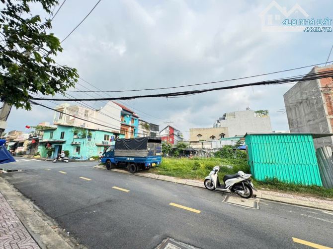 Bán lô đất mặt tiền đường 102 - Tăng Nhơn Phú ( A ), Quận 9. DT: 8 x 26 = 208m2 - Chỉ 12tỷ