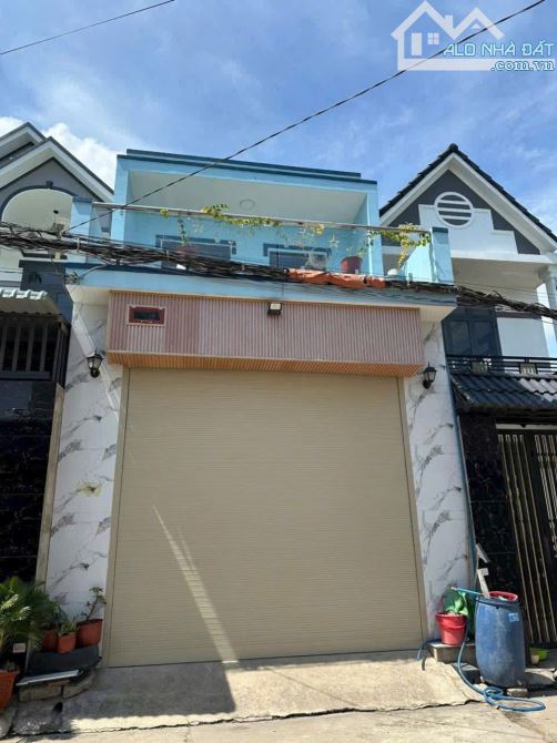 Bán nhà 1 Trệt 1 lầu 120m2 thổ cư đường ô tô (X.Thạnh Phú) chỉ 2,150 tỉ