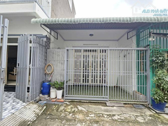 Nhà cấp 4 sổ riêng, hoàn công, gần Big C Dĩ An, đường ô tô, 2803 Đông Hoà