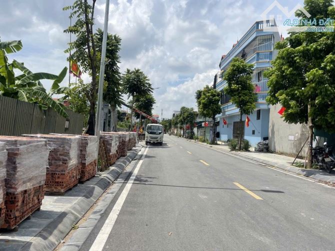 Hiếm!! Bán nhanh đất Cự Khối, DT 62, T rộng, ô tô 7 chỗ vào đất, giá đầu tư!