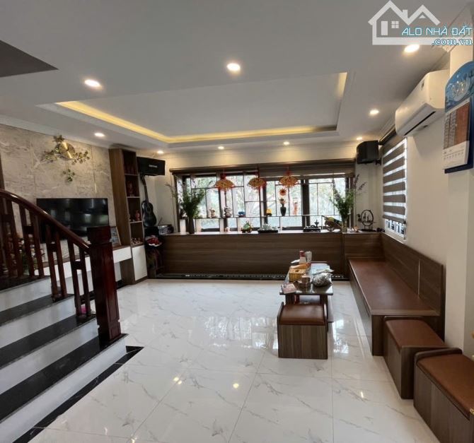 ✅1 CĂN NHÀ NHƯ VILA THU NHỎ NGAY LÒNG VIỆT HƯNG PHỐ,6TMỚI KENG, MT4,5M,36M CỰC ĐẸP,ZÁ 6TY*