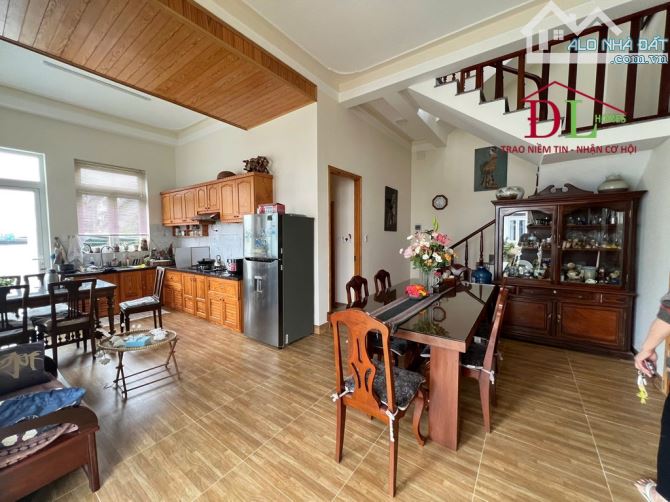 Bán biệt thự Đà Lạt, đường Ngô Tất Tố, diện tích 318,5m2, 3 tầng, 11 PN, giá 16,5 tỷ #4810