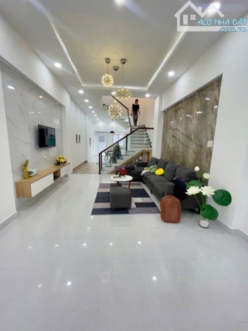 NHÀ ĐẸP LUNG LINH – TẶNG TOÀN BỘ NỘI THẤT CHỈ HƠN 5T