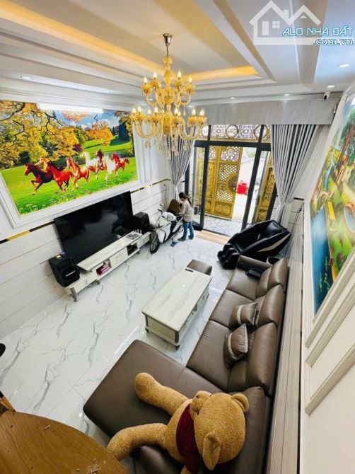 NHÀ ĐẸP LUNG LINH TẶNG LẠI TOÀN BỘ NỘI THẤT CHỈ HƠN 5T KHU GÒ MÂY