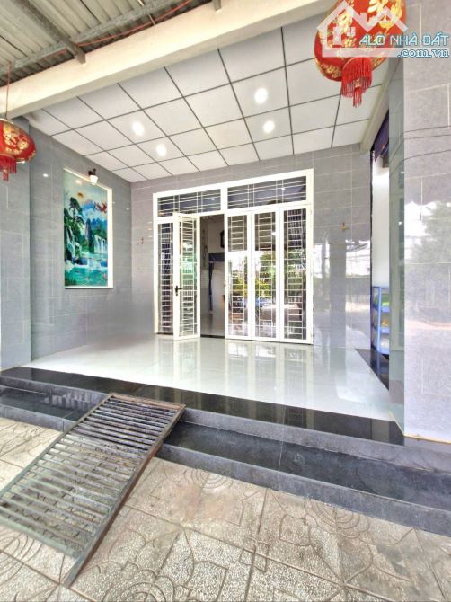 Bán nhà 5 x 30 góc 2 MT hẻm cách mạng tháng tám chỉ có 1 tỷ 950