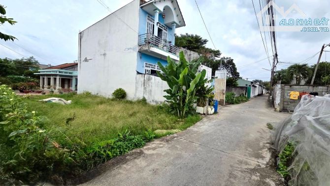 Thím 2 bán cháo cần bán miếng đất - Xã Tân Phú Trung - Huyện Củ Chi