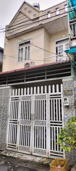 Bán Nhà Phạm Thị Giây, 81m2, Ngang 5,6 m Đường 5 m xe hơi ngủ trong nhà.
