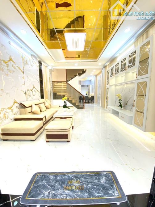 Bán nhà đẹp 3 tầng vào ở ngay.Huỳnh Tấn Phát,Quận 7.Giá 6.8 tỷ.