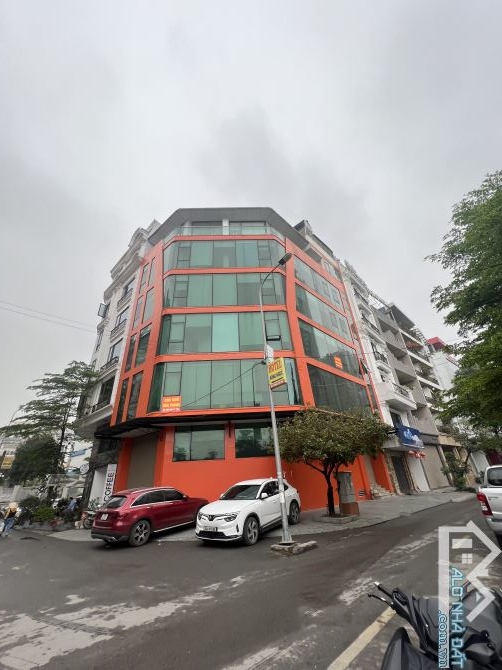 Cho thuê nhà căn góc phố Nguyên Hồng, Diện tích 80m2 x 5 tầng, Mặt tiền 17m