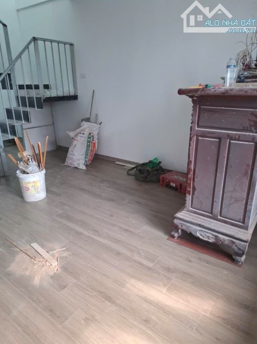 Cho thuê Tập thể tầng 4 Nam Đồng, 110m2, 4 ngủ, 2 vệ sinh, 10 triệu vào ngay