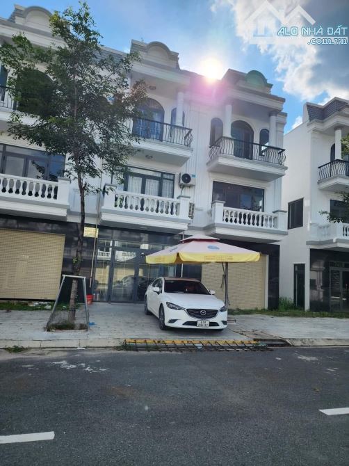 BÁN GẤP CĂN SHOPHOUSE NGAY TRUNG TÂM HÀNH CHÍNH GIÁ CHỈ 2TY250