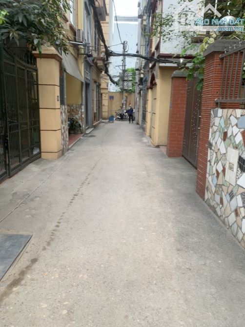 Phú Diễn - 42m2 - Đất bán - Ô tô đỗ cửa - Ngõ nông - Gần phố