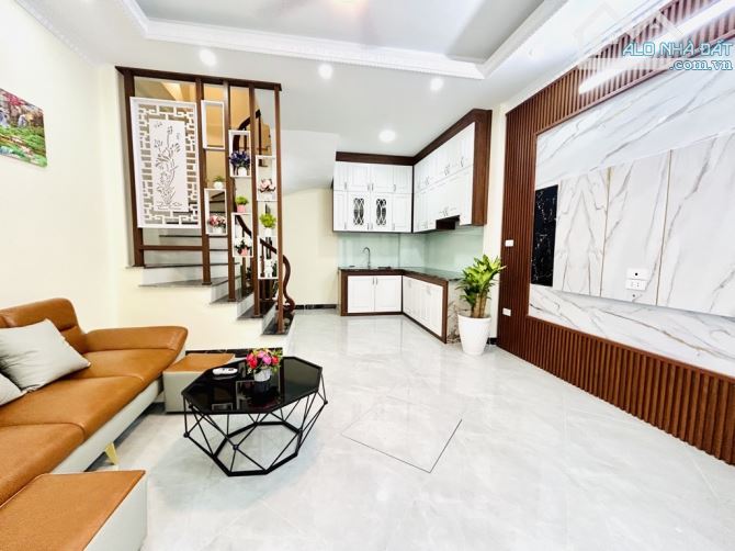 NHÀ ĐẸP THANH LÂN THANH ĐÀM Ô TÔ CON LÙI TẬN CỦA NHÀ