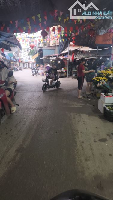 TRỤC CHÍNH KINH DOANH - Ô TÔ TRÁNH - TỔ 8 YÊN NGHĨA  - CHỢ TỔ 8 VÀNH ĐAI 4 - 60M GIÁ 9.X T